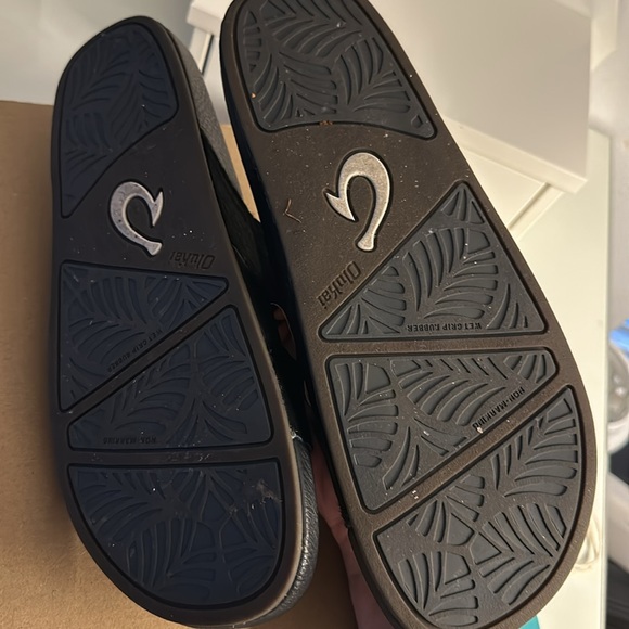 ❤️OluKai Kipe’a Oho Slides❤️ - Picture 4 of 8